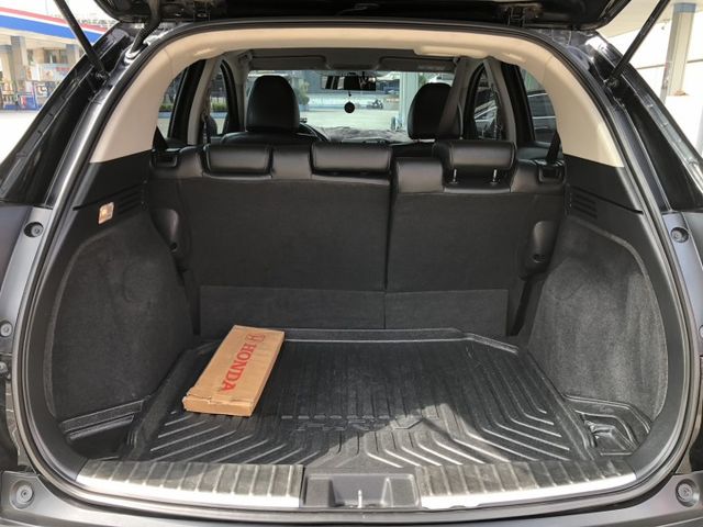 S版 一手車 鈑件原 里程保證 配備資料皆齊全 車況優 方向盤快控鍵 換檔撥片  恆溫空調 藍牙通訊 衛星導航  認證車  第14張相片