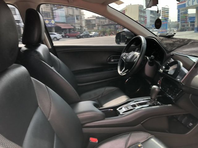 S版 一手車 鈑件原 里程保證 配備資料皆齊全 車況優 方向盤快控鍵 換檔撥片  恆溫空調 藍牙通訊 衛星導航  認證車  第15張相片