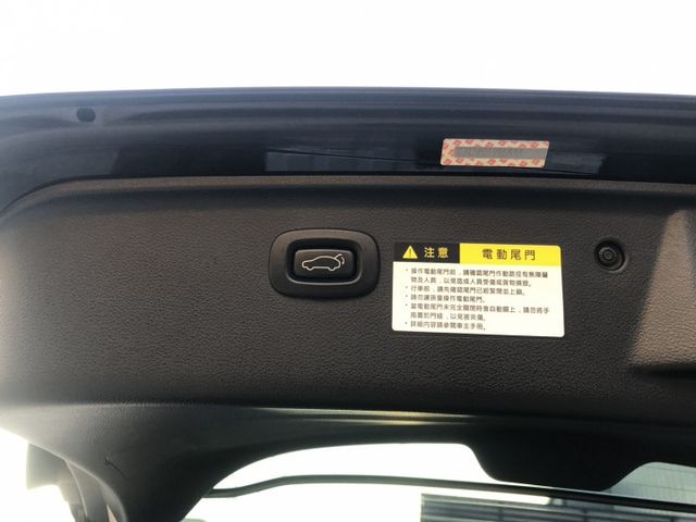 旗艦版 一手車 鈑件原 里程保證 配備資料皆齊全 車美價廉 物超所值 買到賺到  認證車 有保固 可貸款  第18張相片