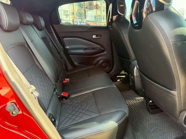 一手車 駕趣享樂版 搭載 1.0 升三缸渦輪增壓引擎 雙離合器7速自手排 低稅金優勢 認證車 有保固 可貸款  第13張相片