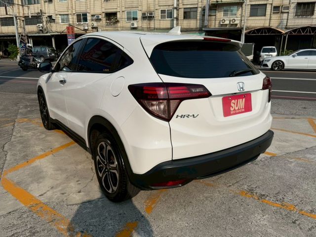 S版 鈑件原 里程保證  I-KEY 手自排 影音系統 快撥鍵 恆溫 定速 衛星導航  倒車顯影  認證車 有保固  第4張相片