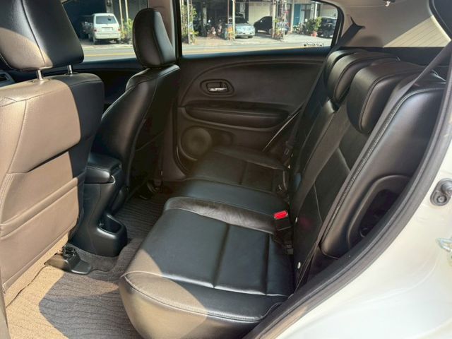 S版 鈑件原 里程保證  I-KEY 手自排 影音系統 快撥鍵 恆溫 定速 衛星導航  倒車顯影  認證車 有保固  第12張相片