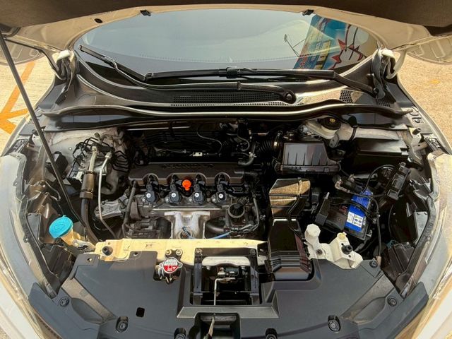 S版 鈑件原 里程保證  I-KEY 手自排 影音系統 快撥鍵 恆溫 定速 衛星導航  倒車顯影  認證車 有保固  第16張相片