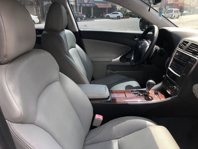 一手車 原鈑件 里程保證 HID頭燈 車況保持非常優底盤毫無異音 後輪傳動操控感極佳 2.5CC傳統六速手自排變速箱  第7張相片