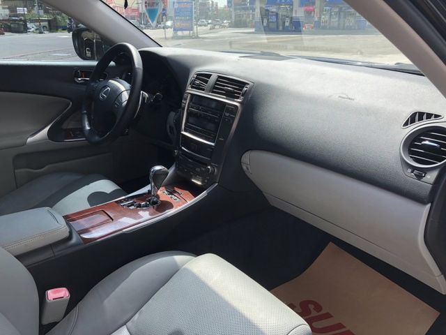 一手車 原鈑件 里程保證 HID頭燈 車況保持非常優底盤毫無異音 後輪傳動操控感極佳 2.5CC傳統六速手自排變速箱  第9張相片