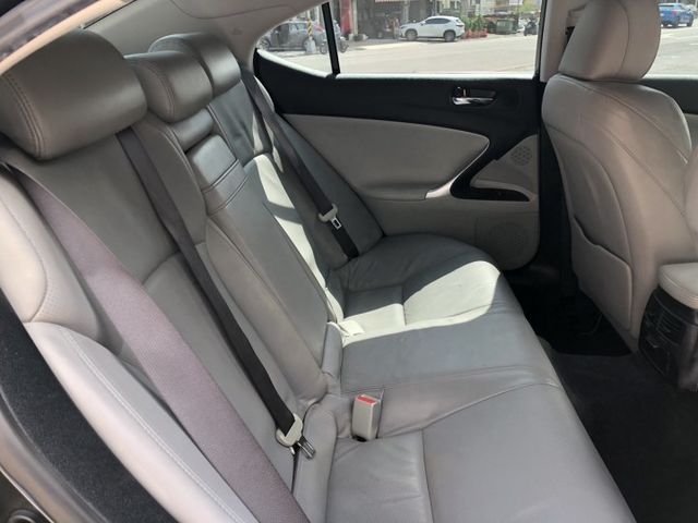 一手車 原鈑件 里程保證 HID頭燈 車況保持非常優底盤毫無異音 後輪傳動操控感極佳 2.5CC傳統六速手自排變速箱  第11張相片