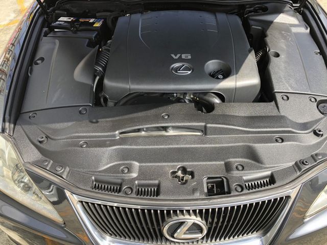 一手車 原鈑件 里程保證 HID頭燈 車況保持非常優底盤毫無異音 後輪傳動操控感極佳 2.5CC傳統六速手自排變速箱  第18張相片