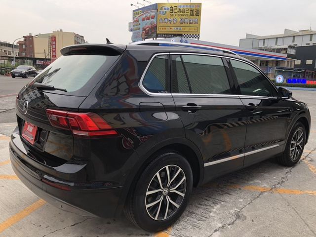 旅行式LED頭燈 一手車 鈑件原 里程保證 電動座椅 全景天窗 電動尾門 ACC跟車 配備資料皆齊全 認證車 有保固  第5張相片