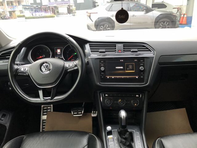 旅行式LED頭燈 一手車 鈑件原 里程保證 電動座椅 全景天窗 電動尾門 ACC跟車 配備資料皆齊全 認證車 有保固  第7張相片