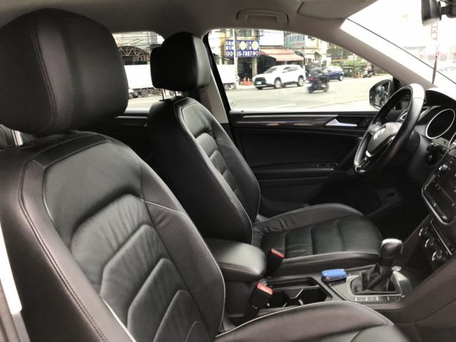 旅行式LED頭燈 一手車 鈑件原 里程保證 電動座椅 全景天窗 電動尾門 ACC跟車 配備資料皆齊全 認證車 有保固  第9張相片