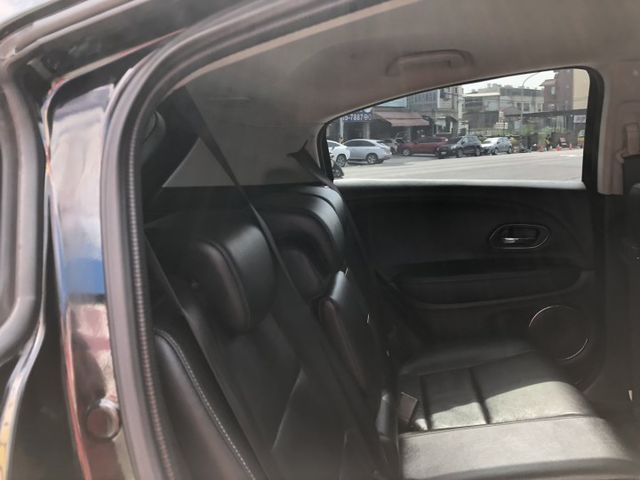 S版 一手車 鈑件原 里程保證 配備資料皆齊全 車況優 方向盤快控鍵 換檔撥片  恆溫空調 藍牙通訊 衛星導航  認證車  第13張相片