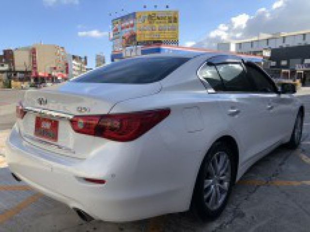 豪華版 鈑件原 里程保證 渦輪增壓 電動天窗 電動座椅 方向盤快控鍵 恆溫 分區溫控 免鑰匙啟動車門鎖定速認證車可貸款  第4張相片