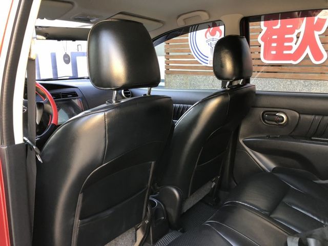 鈑件原 里程保證 影音系統 皮椅 車頂行李架 胎壓偵測器 小車大空間 妥善率好 認證車 有保固 可貸款  第15張相片