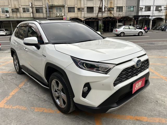 Hybrid旗艦版 油電混合 鈑件原 4WD 里程保證 免鑰匙啟動車門鎖 ACC環景 電動尾門 全景天窗 認證車  第2張相片