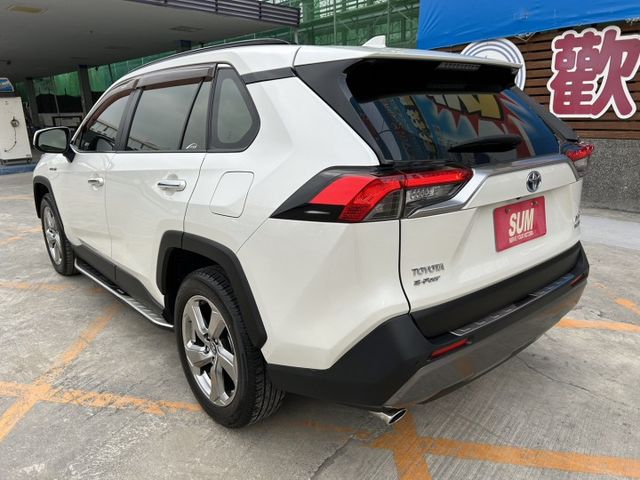 Hybrid旗艦版 油電混合 鈑件原 4WD 里程保證 免鑰匙啟動車門鎖 ACC環景 電動尾門 全景天窗 認證車  第4張相片