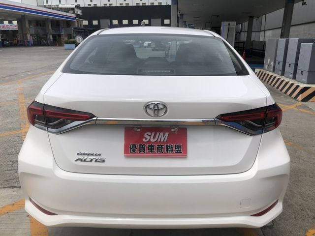 一手掛牌車 原鈑件 里程保證 只跑75公里 掛牌業績車 里程數為車輛移動時增加與新車並無兩樣 成交比照新車模式 買到省到  第6張相片