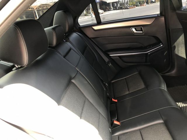 W212 小改款 鈑件原 里程保證 認證車 可貸款  第12張相片