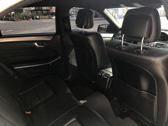 W212 小改款 鈑件原 里程保證 認證車 可貸款  第13張相片