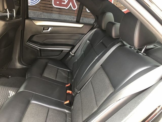 W212 小改款 鈑件原 里程保證 認證車 可貸款  第14張相片