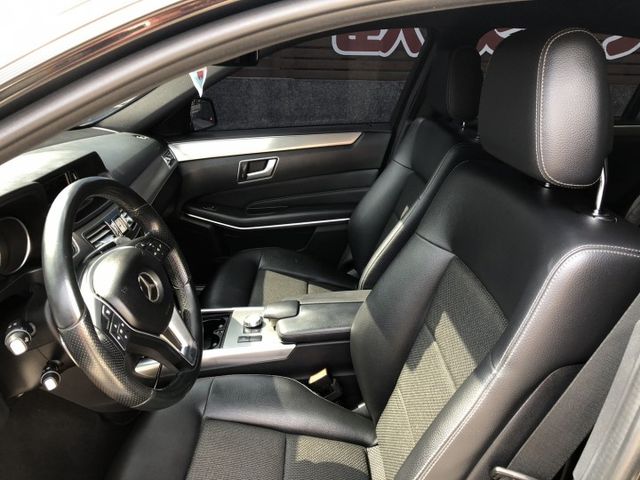 W212 小改款 鈑件原 里程保證 認證車 可貸款  第15張相片