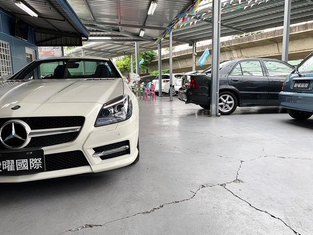 2013年 前衛吸睛外型 運動化性格跑車  第4張相片