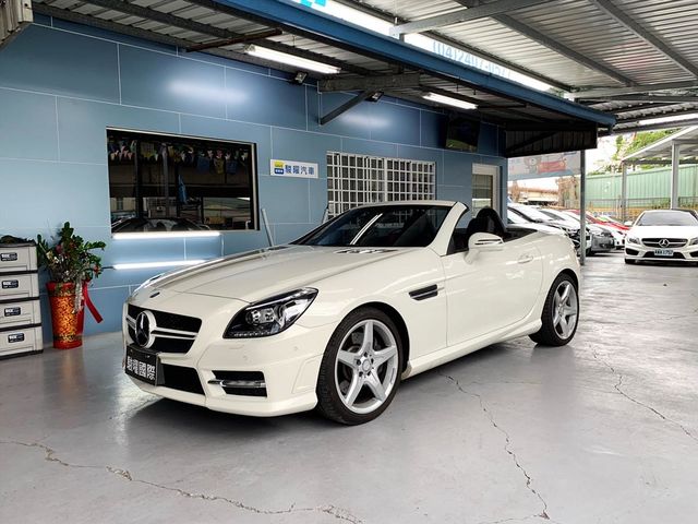 2013年 前衛吸睛外型 運動化性格跑車  第5張相片