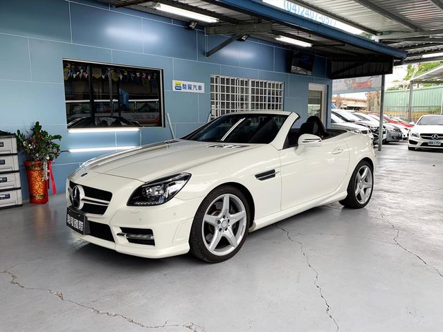 2013年 前衛吸睛外型 運動化性格跑車  第6張相片