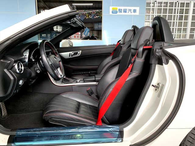 2013年 前衛吸睛外型 運動化性格跑車  第10張相片