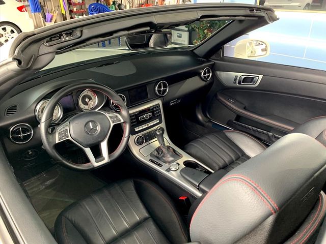 2013年 前衛吸睛外型 運動化性格跑車  第11張相片