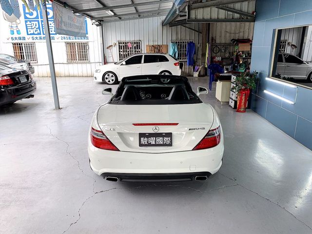 2013年 前衛吸睛外型 運動化性格跑車  第14張相片