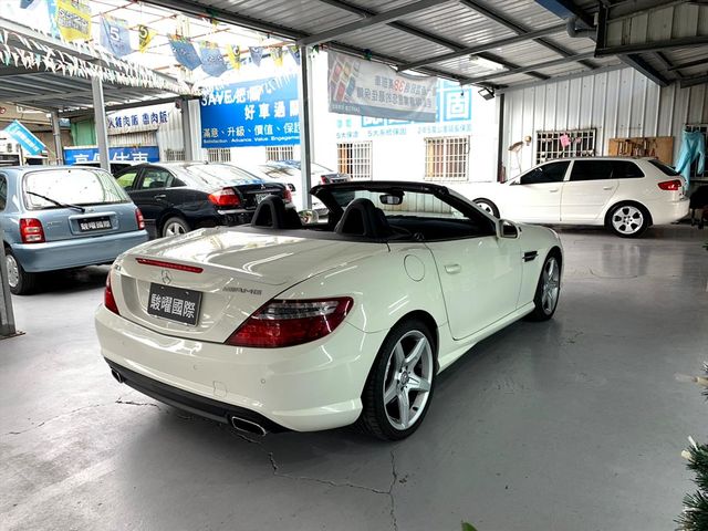 2013年 前衛吸睛外型 運動化性格跑車  第15張相片