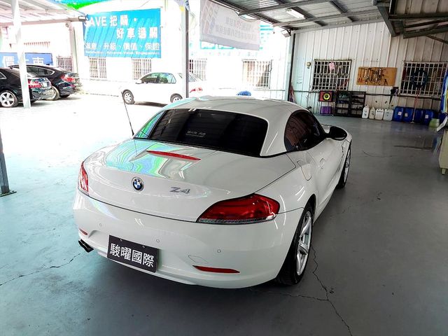 2013年 硬頂敞篷 剽悍造型 性能一絕  第25張相片