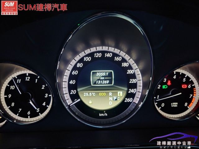 2012 E200 一手車庫車 里程只跑13萬 天窗 快撥 定速 電動椅  第15張相片