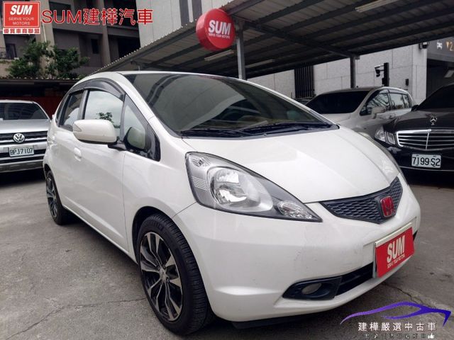 2010 FIT 五門都市小車 方向盤換檔快撥 小台好停又省油 小CC數省稅金  第3張相片