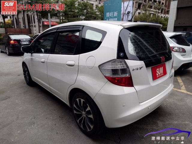 2010 FIT 五門都市小車 方向盤換檔快撥 小台好停又省油 小CC數省稅金  第6張相片
