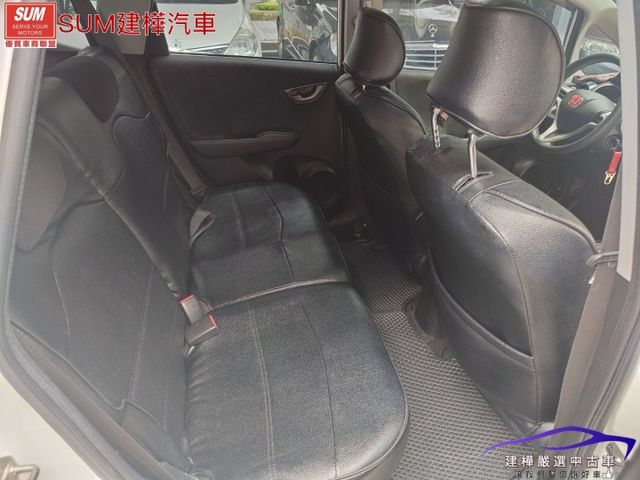 2010 FIT 五門都市小車 方向盤換檔快撥 小台好停又省油 小CC數省稅金  第10張相片