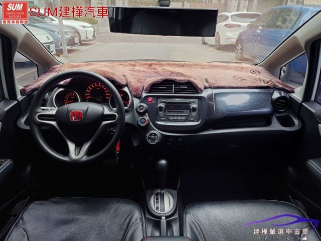 2010 FIT 五門都市小車 方向盤換檔快撥 小台好停又省油 小CC數省稅金  第11張相片