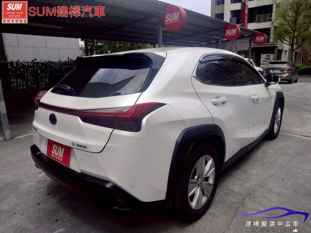 2019 UX250H 一手車 全車原鈑件 摸門 I-KEY ACC跟車 前後雷達 倒車顯影 電尾門  第4張相片