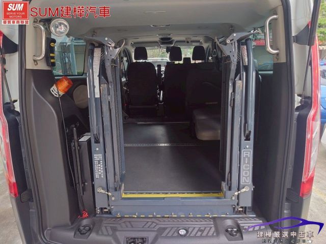 2014 旅行家 原福祉車 後車箱加裝輪椅電動升降裝置  第11張相片