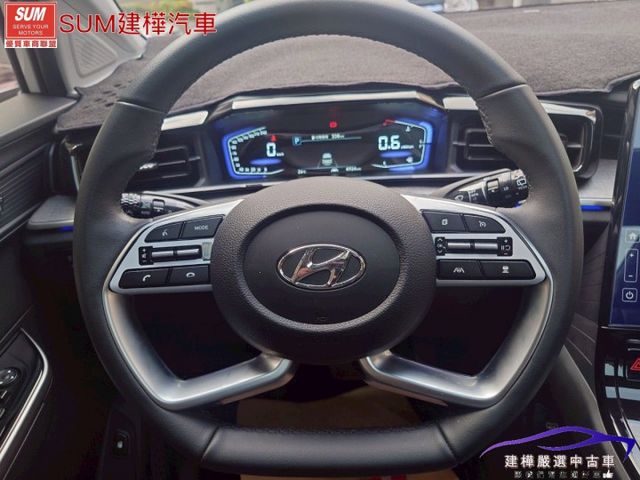 2023 CUSTIN VIP版 全車原漆原鈑件 里程保證只跑4千 LV2跟車 環景 全景天窗 電尾門 雙電滑  第17張相片