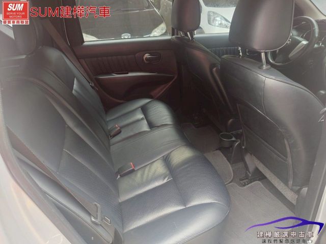2015 LIVINA 全車原鈑件 好開好坐的五門好車 安卓機 導航 倒車顯影  第10張相片