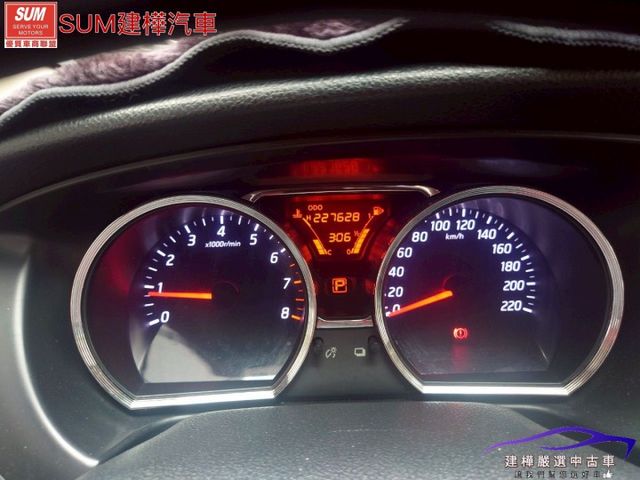 2015 LIVINA 全車原鈑件 好開好坐的五門好車 安卓機 導航 倒車顯影  第14張相片