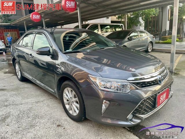 2015 油電CAMRY 一手車庫車 里程只跑兩萬多 全車保證原鈑件 I-KEY 導航 倒車顯影 抬頭顯示  第3張相片
