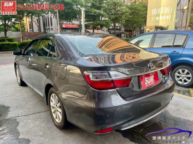 2015 油電CAMRY 一手車庫車 里程只跑兩萬多 全車保證原鈑件 I-KEY 導航 倒車顯影 抬頭顯示  第6張相片