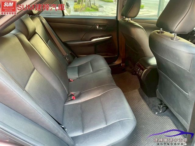 2015 油電CAMRY 一手車庫車 里程只跑兩萬多 全車保證原鈑件 I-KEY 導航 倒車顯影 抬頭顯示  第10張相片