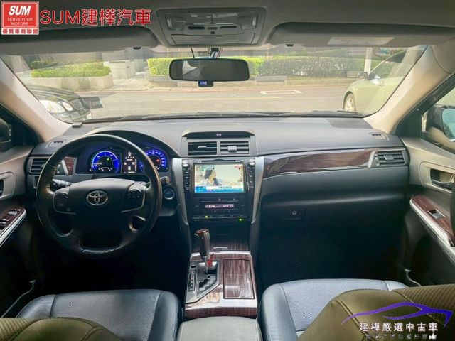 2015 油電CAMRY 一手車庫車 里程只跑兩萬多 全車保證原鈑件 I-KEY 導航 倒車顯影 抬頭顯示  第11張相片