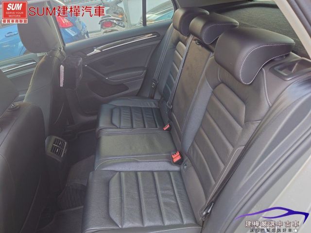 2019 Golf TSi Style 12.3吋液晶儀表板 全車原鈑件 原廠保固到2026年 快撥 盲點 ACC跟車  第8張相片