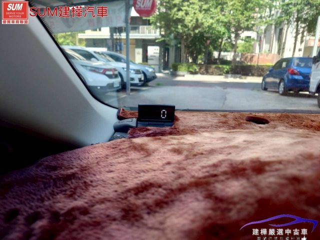 2017 ALTIS 一手車 只跑5萬9 全車原鈑件 I-KEY 摸門 定速 安卓機 導航 倒車顯影 抬頭顯示  第18張相片