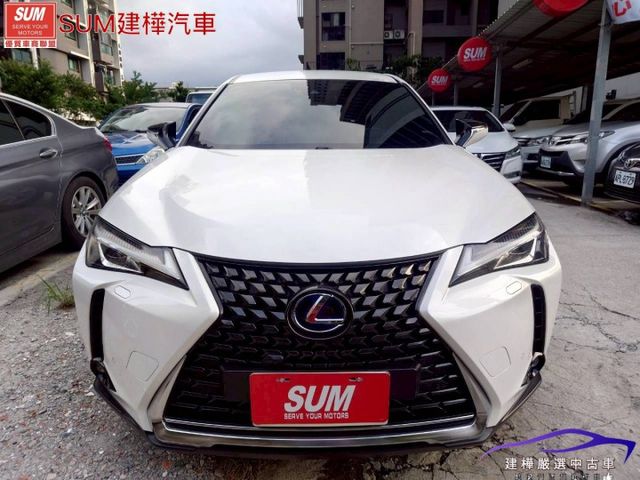 2020 UX250h 一手車 全車原鈑件 大電瓶保固中 電尾門 全車環景 盲點 電動椅  第2張相片