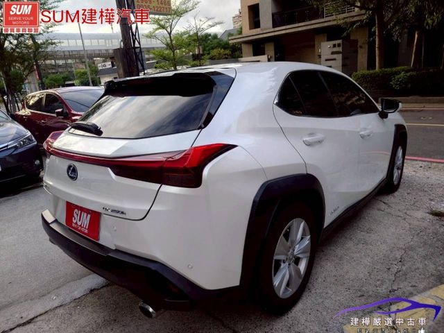 2020 UX250h 一手車 全車原鈑件 大電瓶保固中 電尾門 全車環景 盲點 電動椅  第4張相片